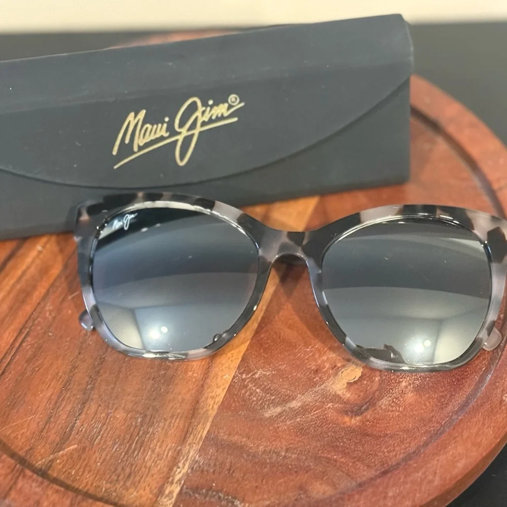 Maui Jim Modern Snow Leopard Cat Eye Sunglasses - Picture 1 of 6